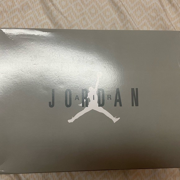 Jordan 11 coolgreys worn a couple times size 9.5 men’s - Picture 4 of 4